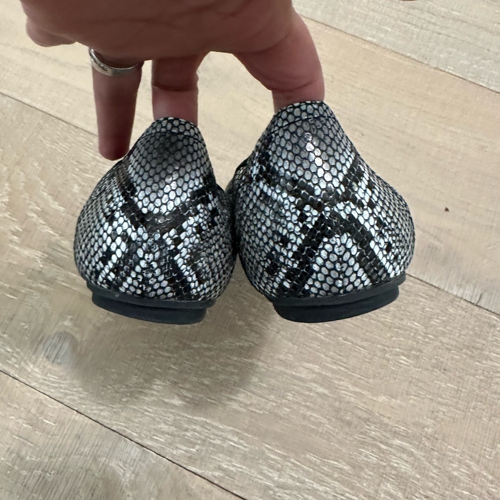 Vionic Snake Print Slip On Shoe Women’s Size 8 - image 6